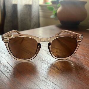 Light brown round sunglasses